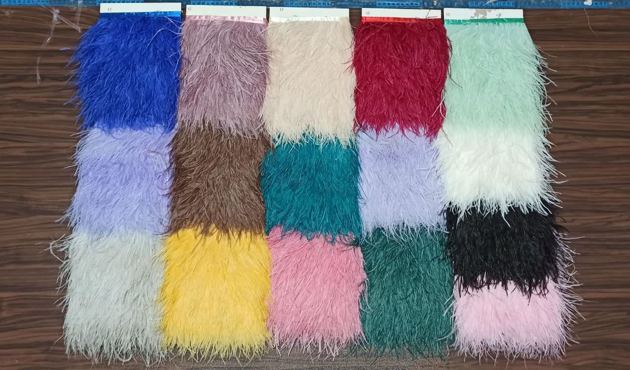 Metrelik Şerit Devekuşu Tüyü